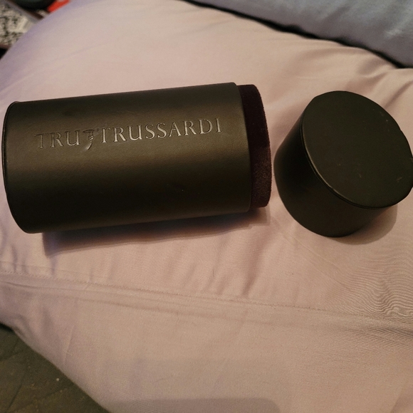 BEAUTIFUL CHOCOLATE LEATHER TRU TRUSSARDI PROTECTIVE GLASSES CASE - Picture 1 of 3